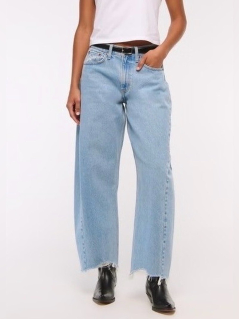 Abercrombie Curve Love Mid Rise Barrel Jeans Size 32 NWT